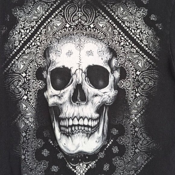 (2/$20) Skull & Bandana Graphic Tee - Picture 3 of 4